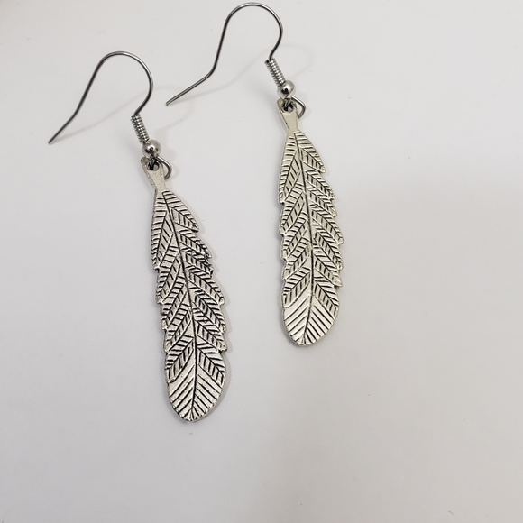 NEW 3/$10 Boho Style Feather Earrings in Silvertone - Picture 3 of 3